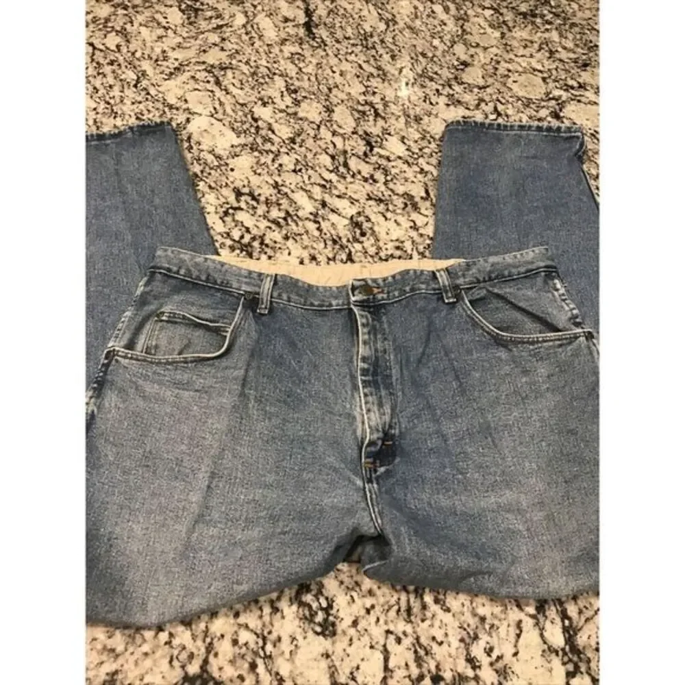 Wrangler Men's Jeans Size 42x31 Blue Denim Straight‎ Leg Light  Wash Rugged Wear - Picture 5 of 9